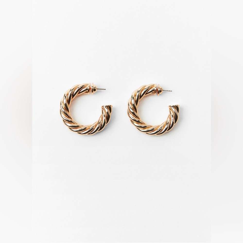 Zara ✨💫✨Gold Tone Twisted Hoop Earrings - NWT